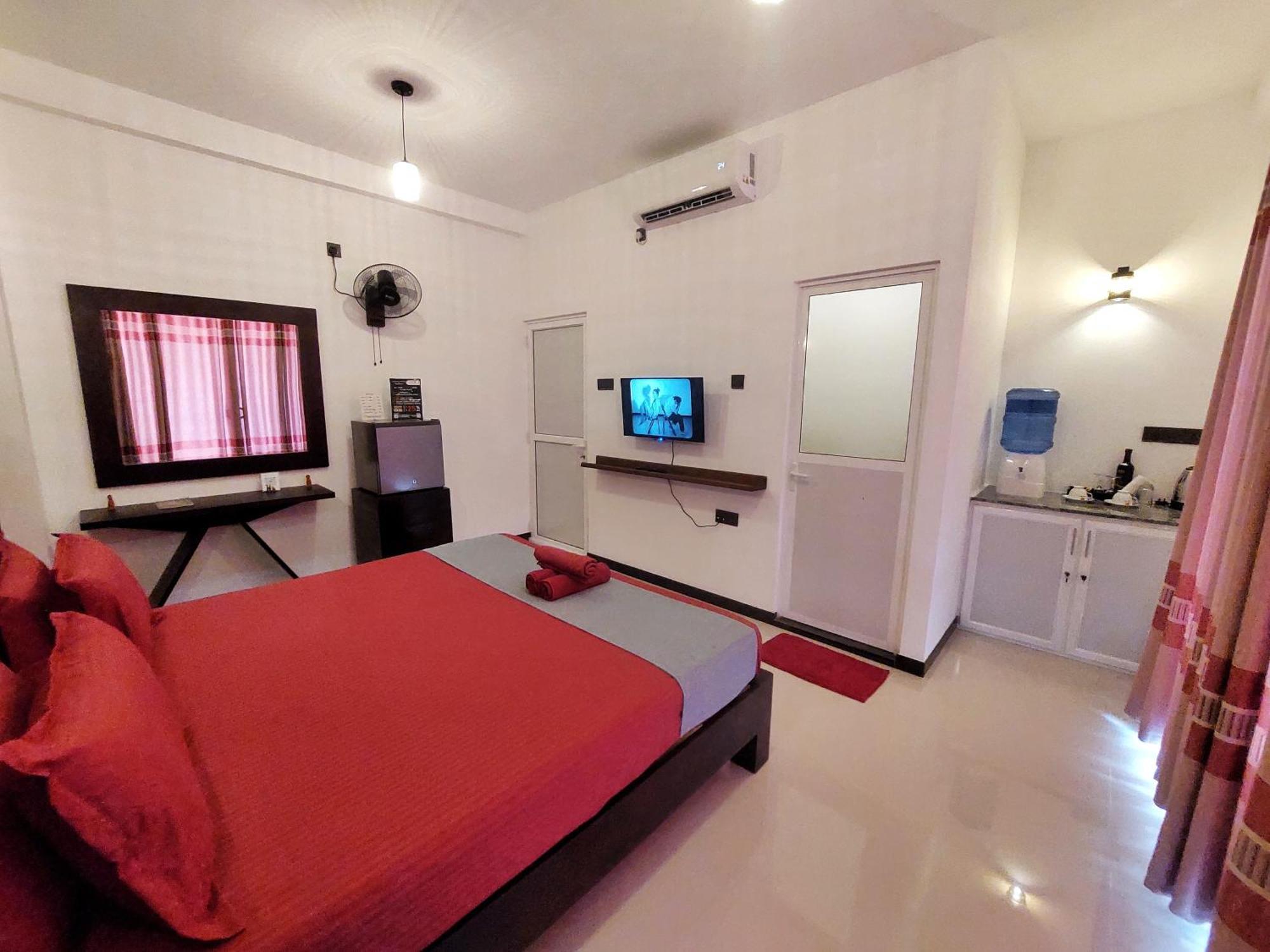 Chen Villa - Near Airport Negombo Buitenkant foto