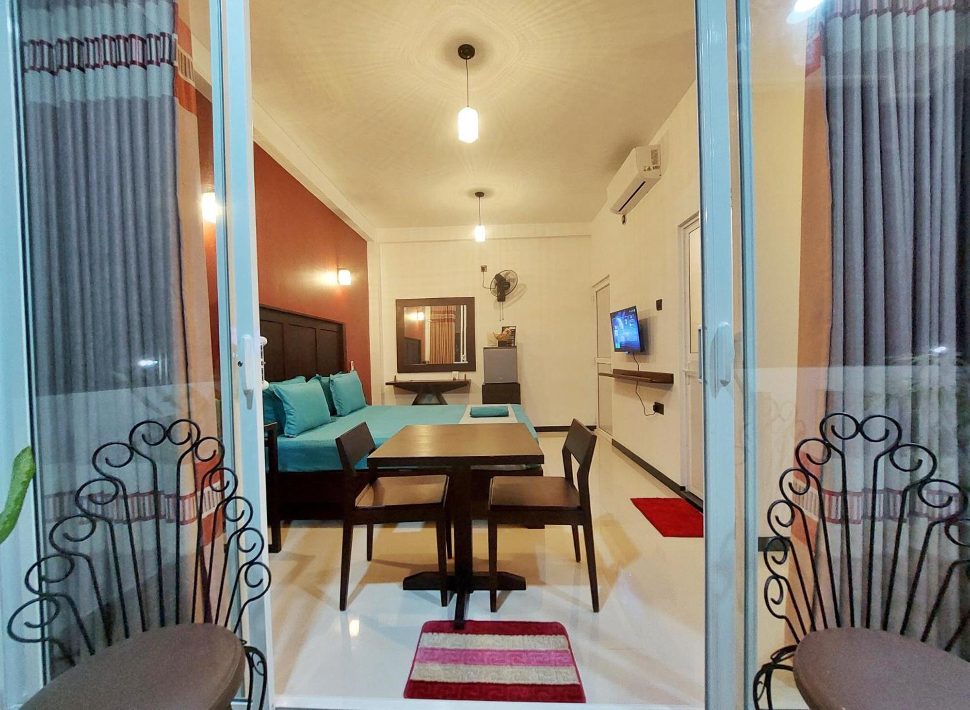 Chen Villa - Near Airport Negombo Buitenkant foto